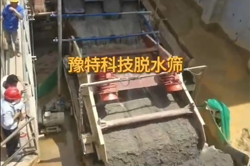 豫特科技脫水篩，新特電機(jī)振動電機(jī)好設(shè)備，好工藝。